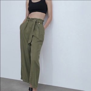 -NWT- Zara khaki green paperbag pants (M)